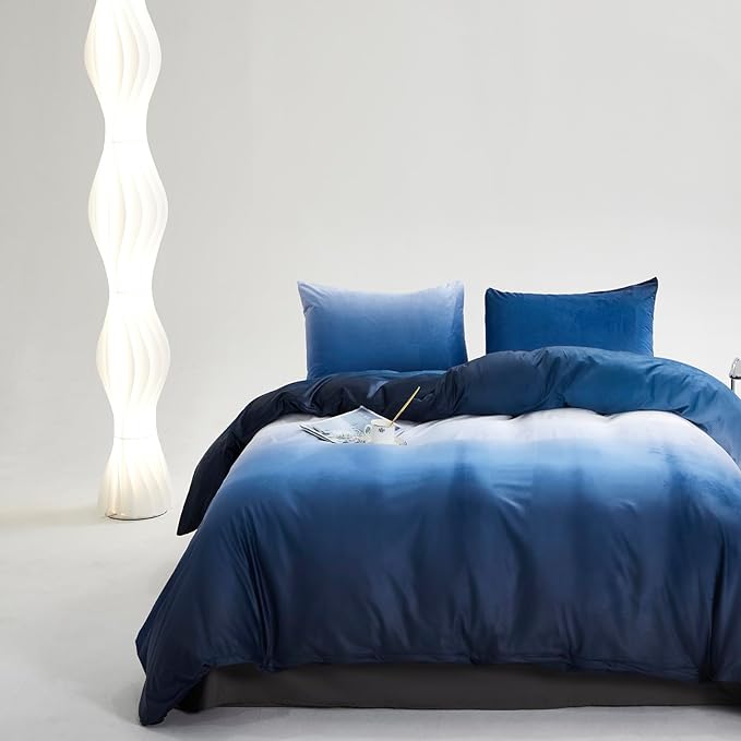 Wellboo Gradient Blue Velvet Comforter Full Fluffy Blue White Bedding Comforters Women Men Ocean Sea Blue Velvet Quilts Modern White and Sky Blue Gradient Flannel Bed Abstract Art Watercolor Comforter