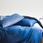 Wellboo Gradient Blue Velvet Comforter Full Fluffy Blue White Bedding Comforters Women Men Ocean Sea Blue Velvet Quilts Modern White and Sky Blue Gradient Flannel Bed Abstract Art Watercolor Comforter