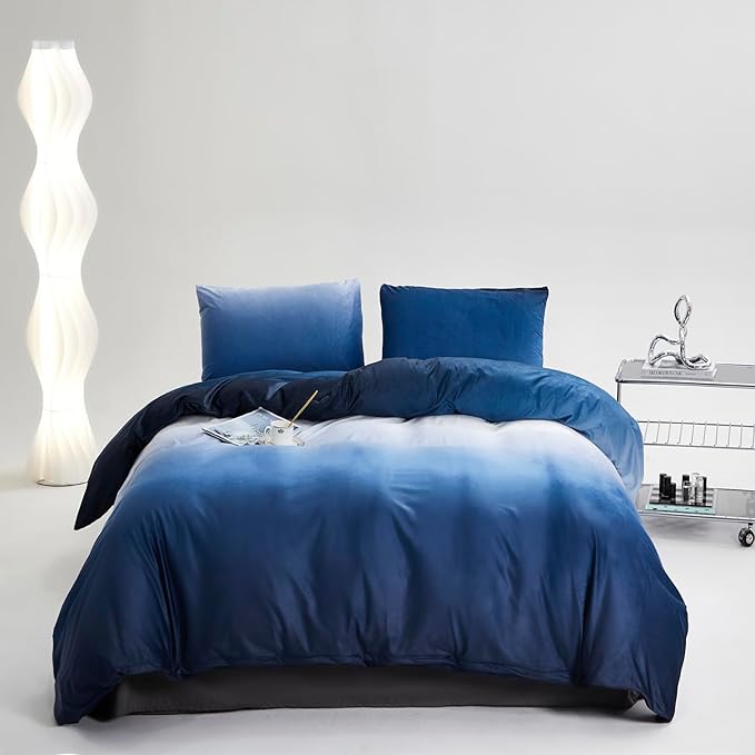Wellboo Gradient Blue Velvet Comforter Full Fluffy Blue White Bedding Comforters Women Men Ocean Sea Blue Velvet Quilts Modern White and Sky Blue Gradient Flannel Bed Abstract Art Watercolor Comforter