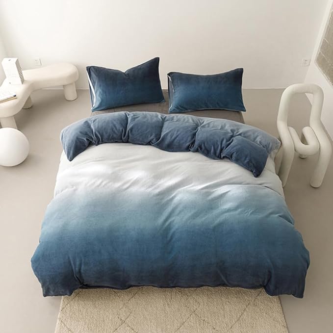 Wellboo Gradient Blue Velvet Comforter King Fluffy Blue White Bedding Comforters Women Men Ocean Sea Blue Velvet Quilts Modern White and Sky Blue Gradient Flannel Bed Abstract Art Watercolor Comforter