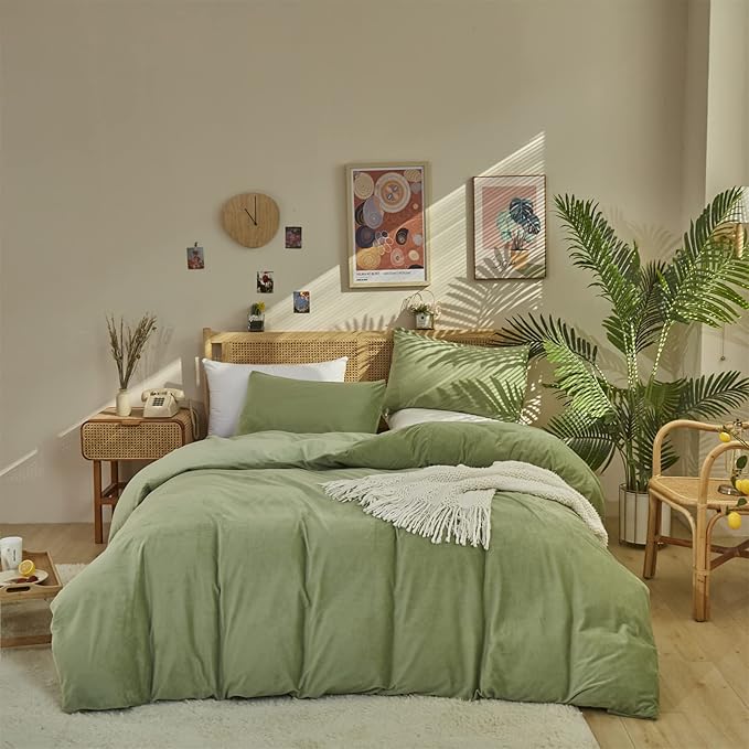 Wellboo Sage Green Velvet Comforter Sets California King Light Green Fluffy Bedding Cal King Solid Color Flannel Quilt Women Men Grass Green Comforters Micromink Sherpa Fuzzy Warm Plush Bedding Soft