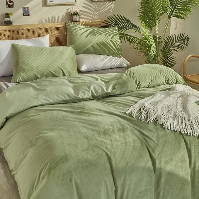 Wellboo Sage Green Velvet Comforter Sets Queen Light Green Fluffy Bedding Solid Color Flannel Quilt Women Men Grass Green Comforters Micromink Sherpa Fuzzy Warm Bed Girls Boys Dorm Plush Bedding Soft