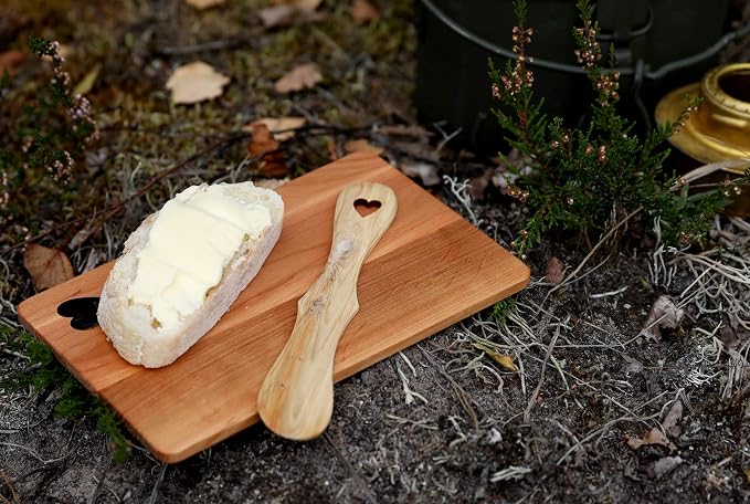 Butter knife - Handmade from Nordic untreated Juniper wood - Unique Heart Shape Handle