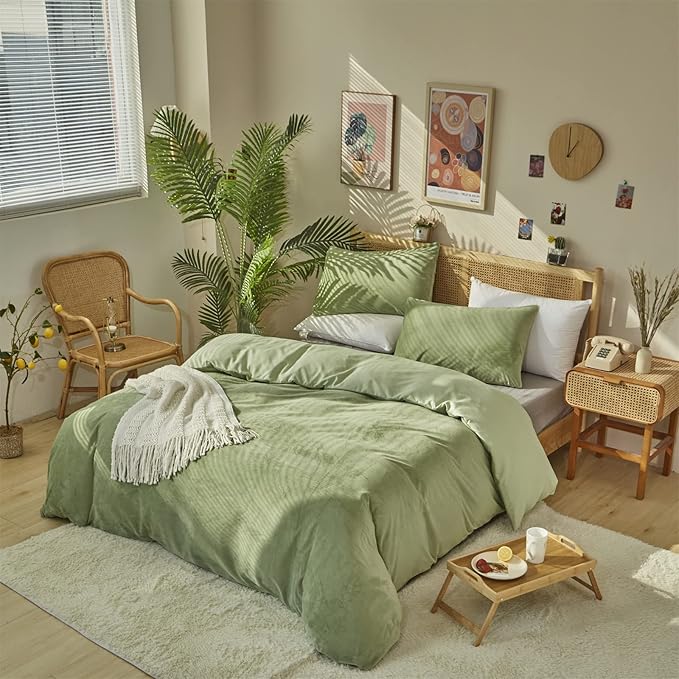 Wellboo Sage Green Velvet Comforter Sets California King Light Green Fluffy Bedding Cal King Solid Color Flannel Quilt Women Men Grass Green Comforters Micromink Sherpa Fuzzy Warm Plush Bedding Soft